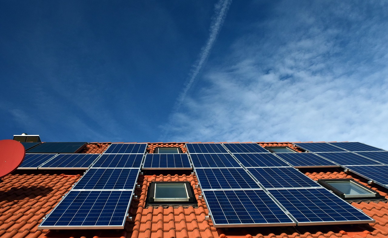 découvrez les panneaux solaires, une solution énergétique durable et économique. apprenez comment ils transforment l'énergie solaire en électricité pour réduire vos factures et diminuer votre empreinte carbone.