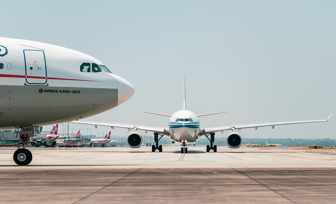 découvrez l'univers fascinant de l'aviation, des dernières innovations technologiques aux histoires inspirantes des pilotes. plongez dans l'histoire des avions, explorez les différents types d'aéronefs et apprenez tout sur les enjeux de l'aviation moderne. parfait pour les passionnés d'aviation et ceux désirant en savoir plus sur ce secteur dynamique.